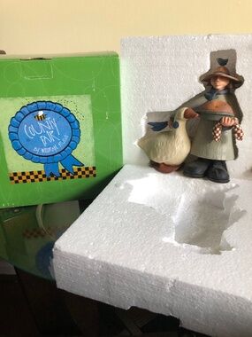 Williraye Studio 2004 “Blue Ribbon Goose” WW7635
